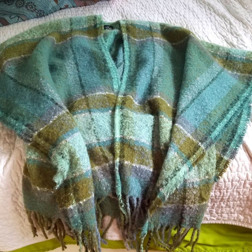 Soft and Warm Plaid Fringed Poncho